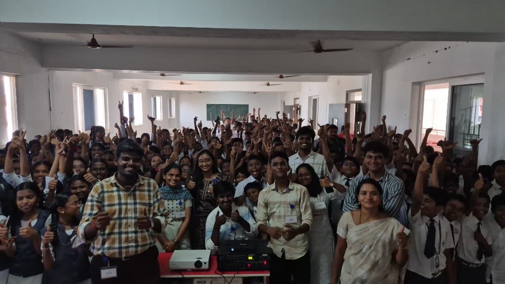 Hands-on IoT training session for school students